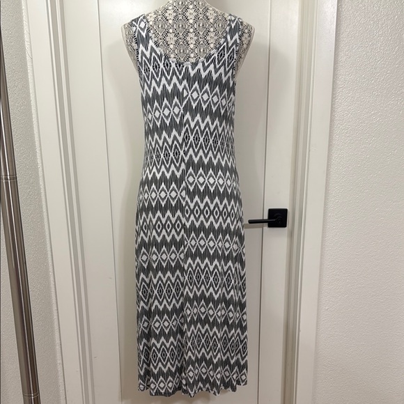 New York & Company Black and White Sleeveless Midi Sundress Size M - Picture 10 of 10